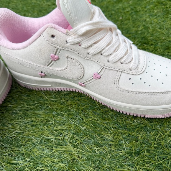 Women’s Valentine’s Day Air Force 1 low size 8.5 - Picture 6 of 14
